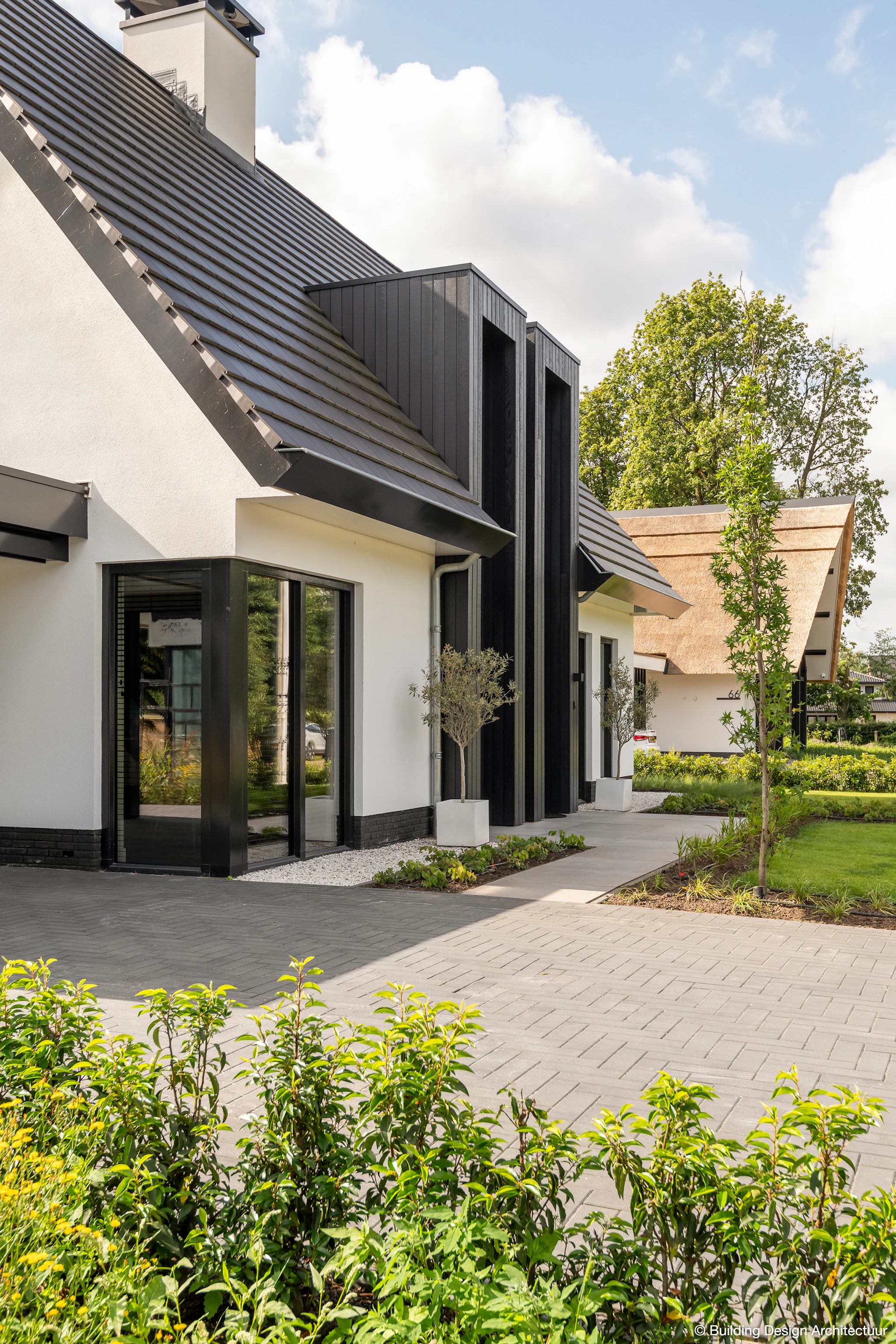 Eigentijdse woning met dubbele risaliet
