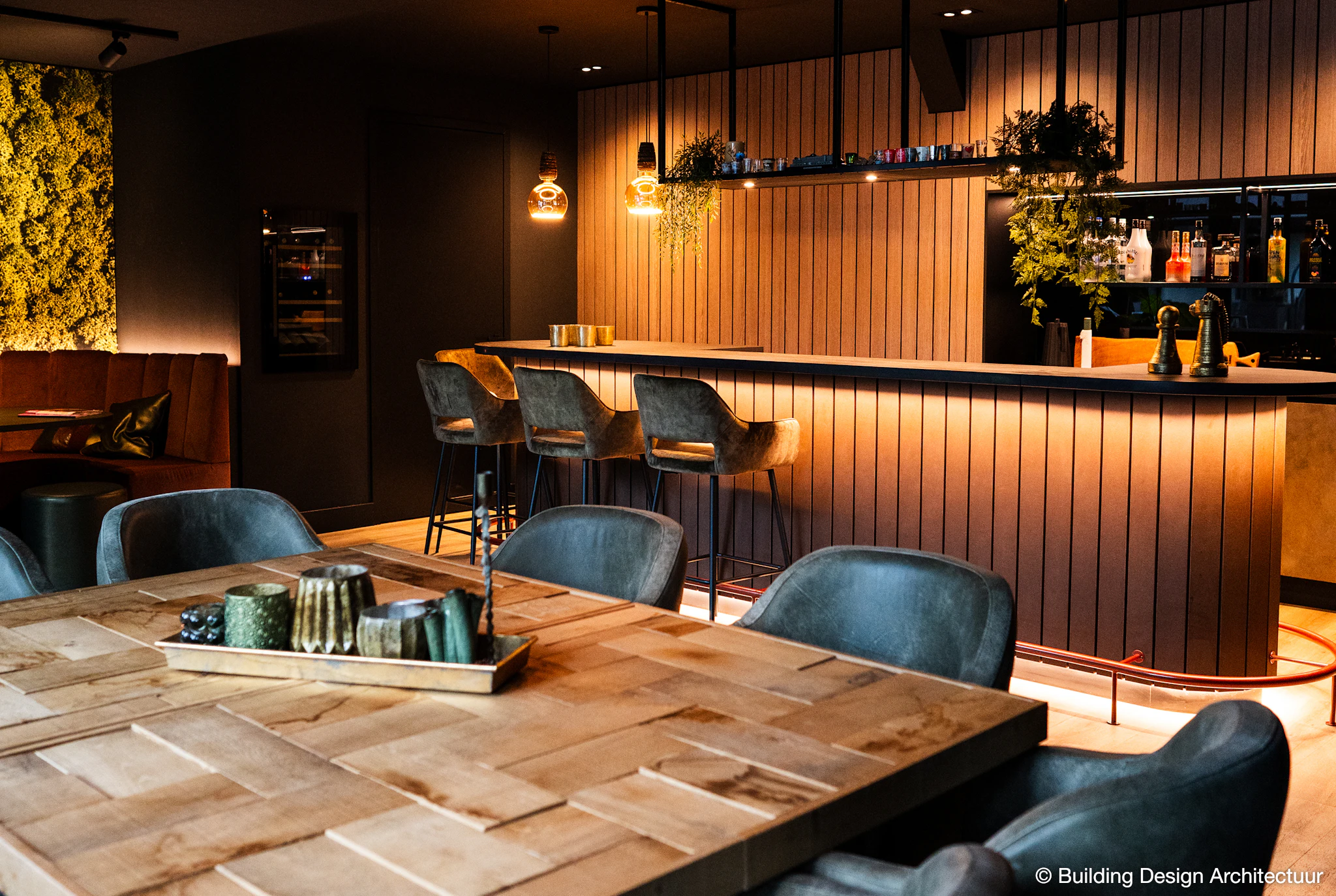 Modern interieur bijgebouw met bar